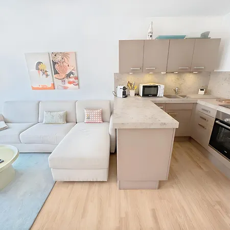 Au Coeur De Avec Balcon Et A 10 Min A Pied Apartmán