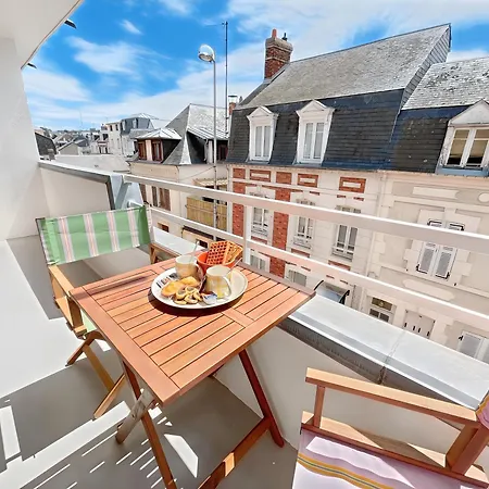 Au Coeur De Avec Balcon Et A 10 Min A Pied