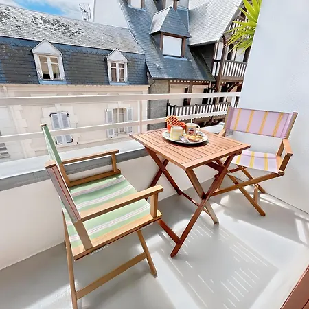 Au Coeur De Avec Balcon Et A 10 Min A Pied * Deauville