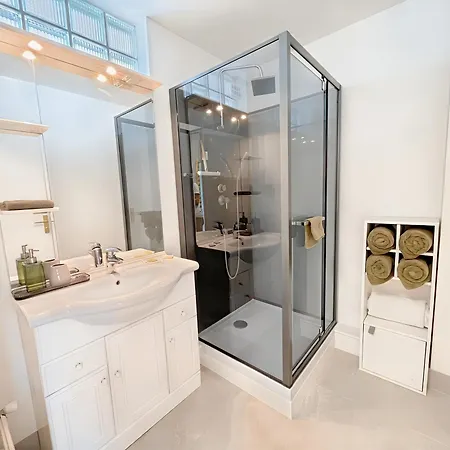 Au Coeur De Avec Balcon Et A 10 Min A Pied Apartmán *