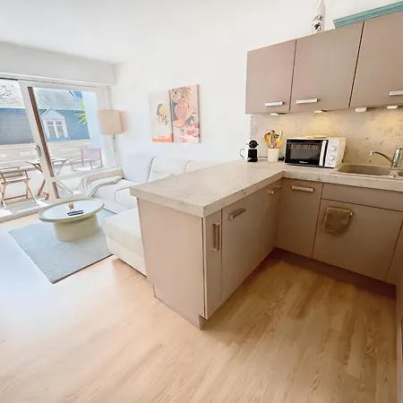 Apartment Au Coeur De Avec Balcon Et A 10 Min A Pied Deauville