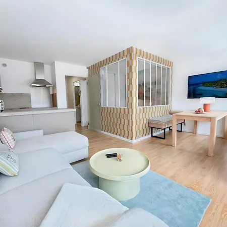 Au Cœur De Avec Balcon Et à 10 Min à Pied