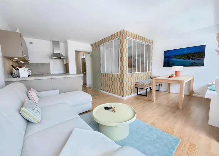 Au Coeur De Avec Balcon Et A 10 Min A Pied